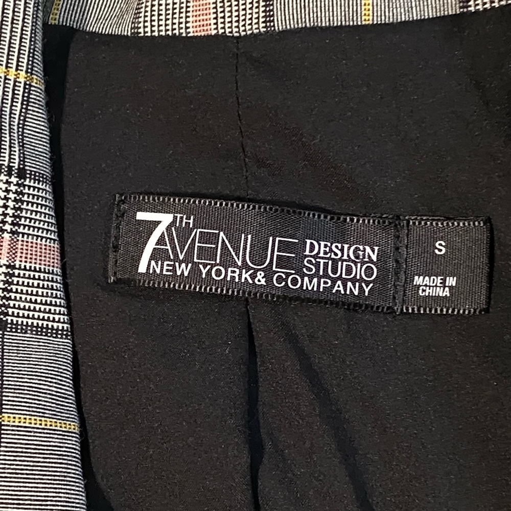 Blazer - Picture 4 of 4